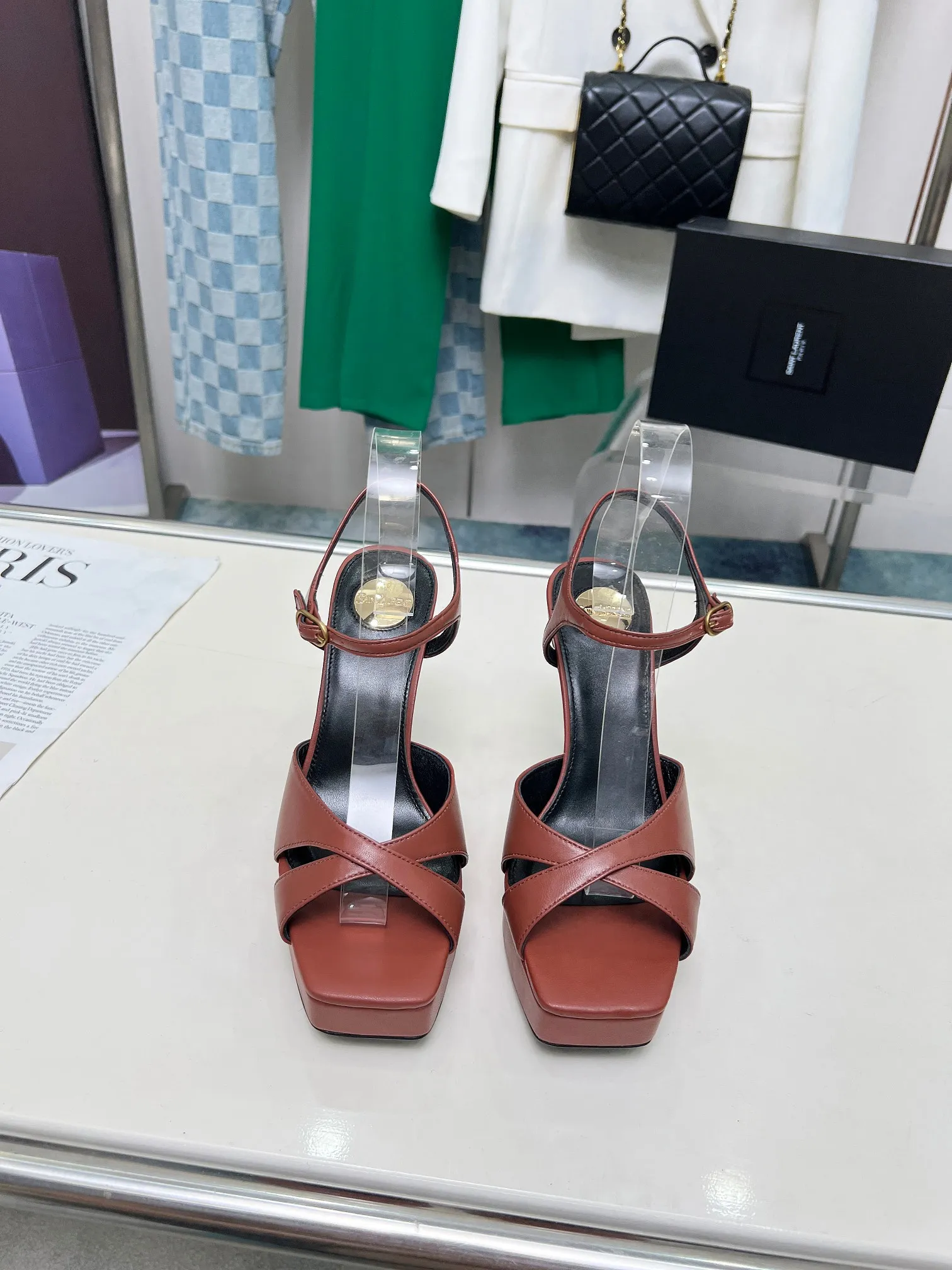 👟👟Ex-factory price 640👟👟 Saint Laurent YSL Saint Laurent sandals Upper: sheepskin surface Size 35-42 (42 is custom-made and non-returnable) Heel height 8.5cm Water platform height 2.5cm Leather outsole 2642-12
